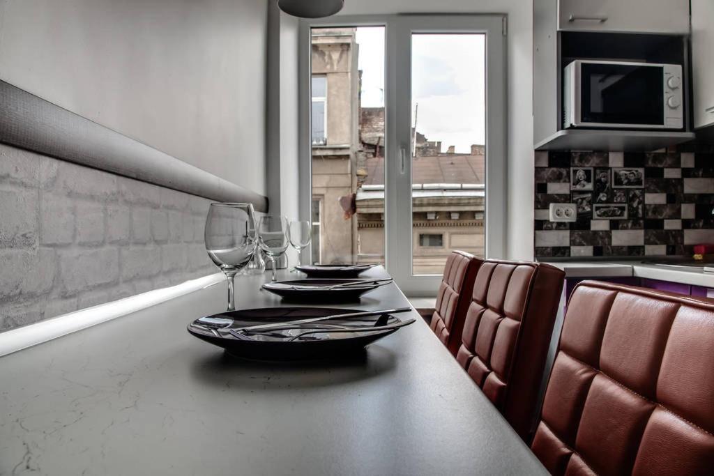 Romantic Apartments - Центр Львова , З Видом На Місто Exteriör bild